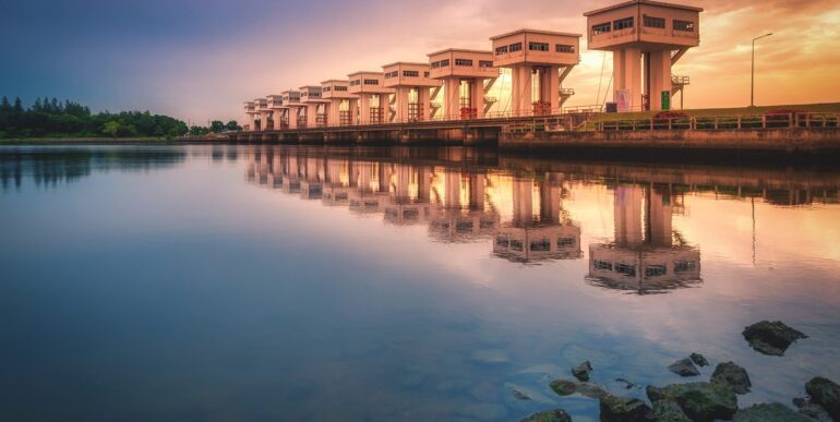 utho-wipat-prasit-floodgates-sunset-pak-phanang-nakhon-si-thammarat-thailand